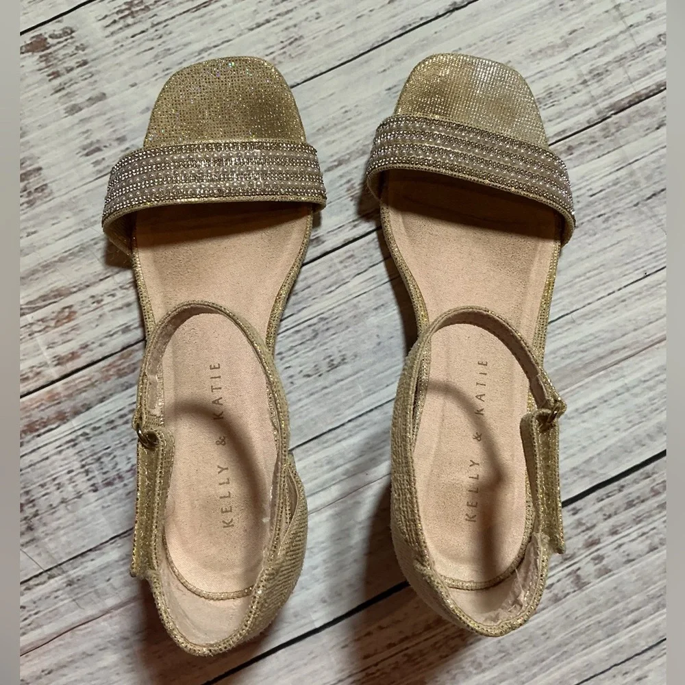 Kelly & Katie brand girls' heeled sandals. Size 3.